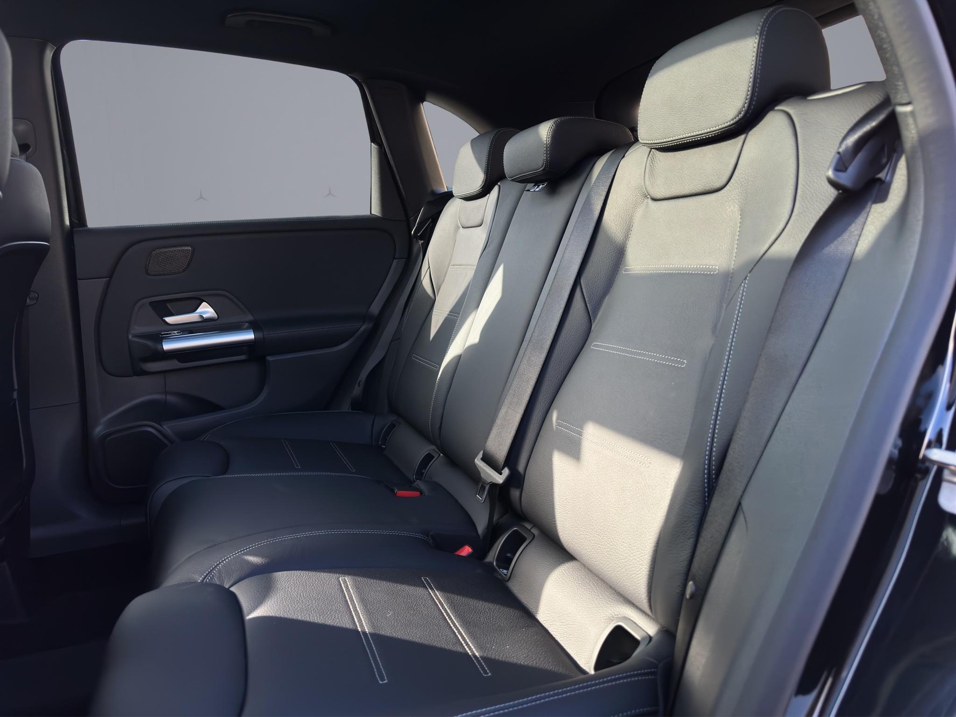 MERCEDES-BENZ B 250 AMG Line 4matic-image-8