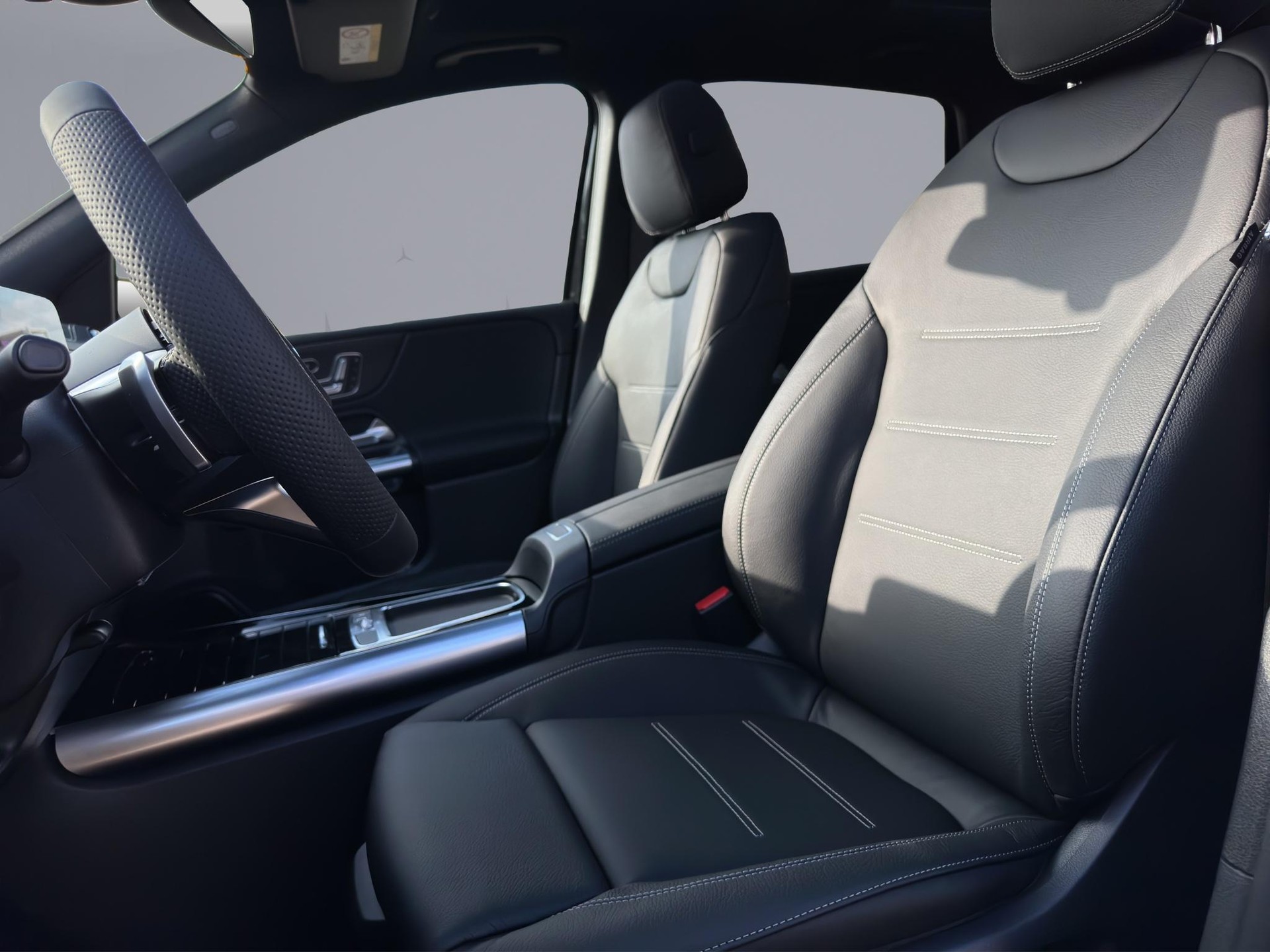 MERCEDES-BENZ B 250 AMG Line 4matic-image-7