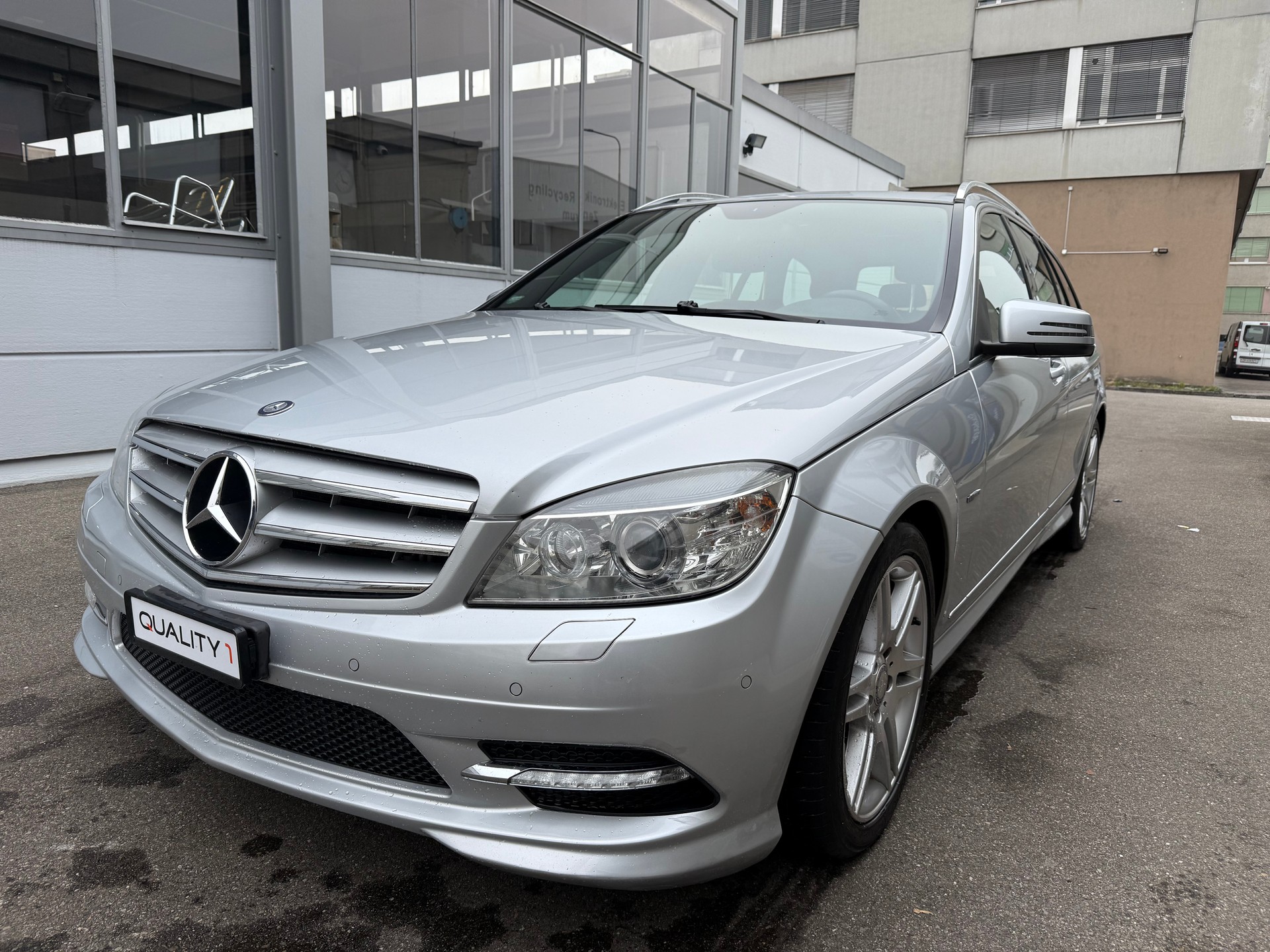 MERCEDES-BENZ C 350 CDI BlueEff. Avantgarde 4Matic 7G-Tronic *CH Fahrzeug *Frisch ab MFK *Glas-Schiebedach *Lederausstattung *Tempomat-image-0