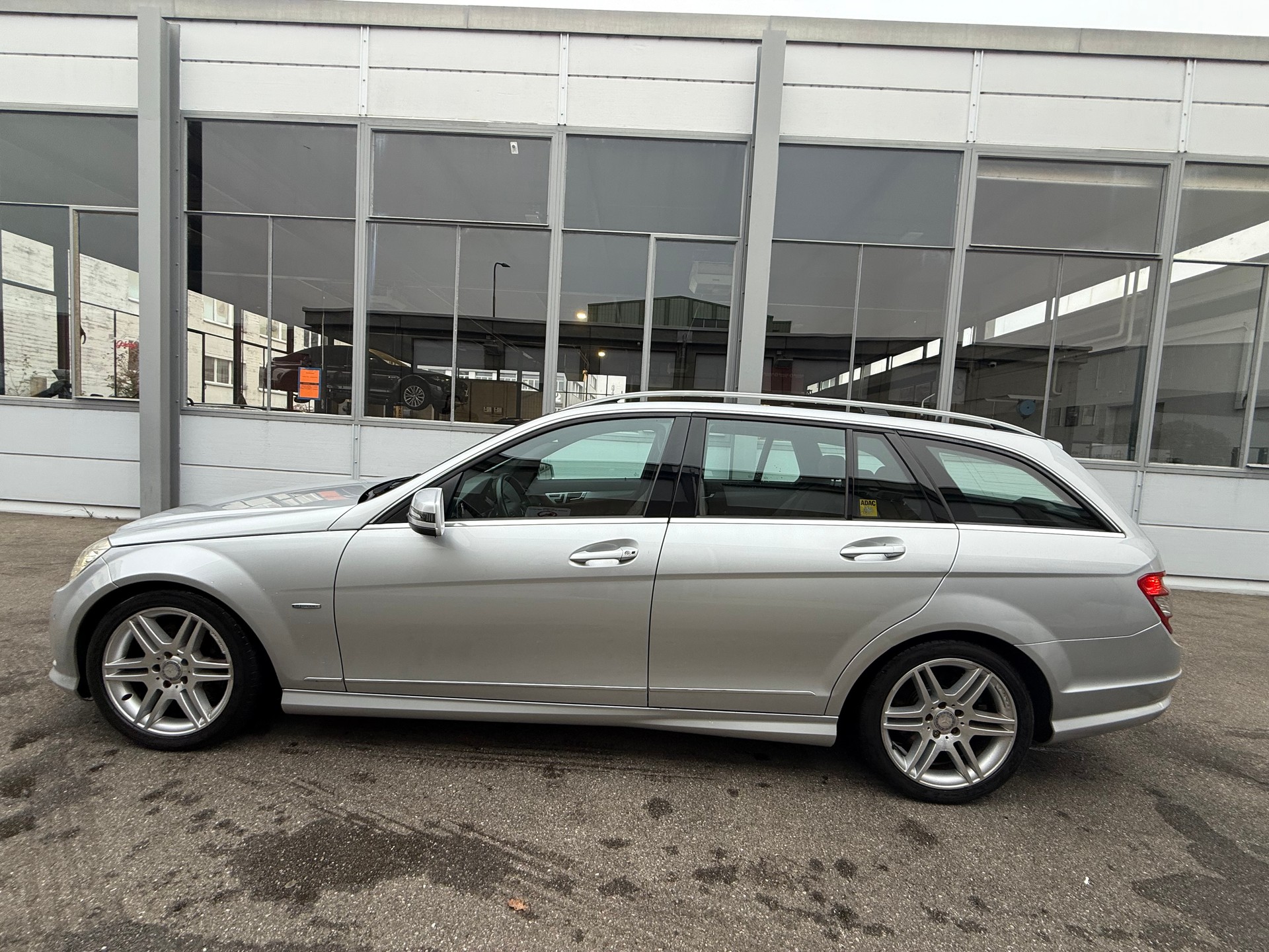 MERCEDES-BENZ C 350 CDI BlueEff. Avantgarde 4Matic 7G-Tronic *CH Fahrzeug *Frisch ab MFK *Glas-Schiebedach *Lederausstattung *Tempomat-image-8