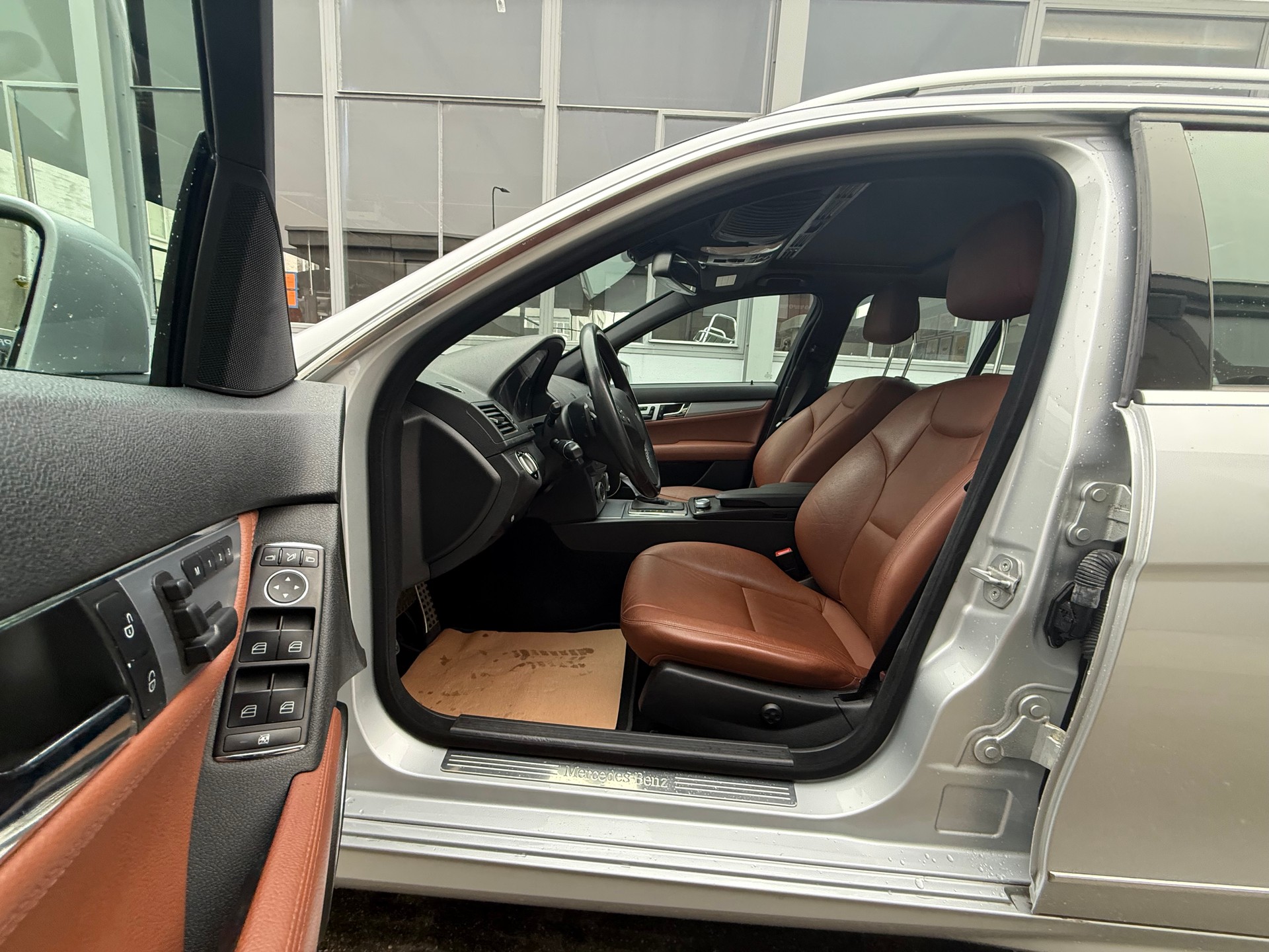 MERCEDES-BENZ C 350 CDI BlueEff. Avantgarde 4Matic 7G-Tronic *CH Fahrzeug *Frisch ab MFK *Glas-Schiebedach *Lederausstattung *Tempomat-image-9
