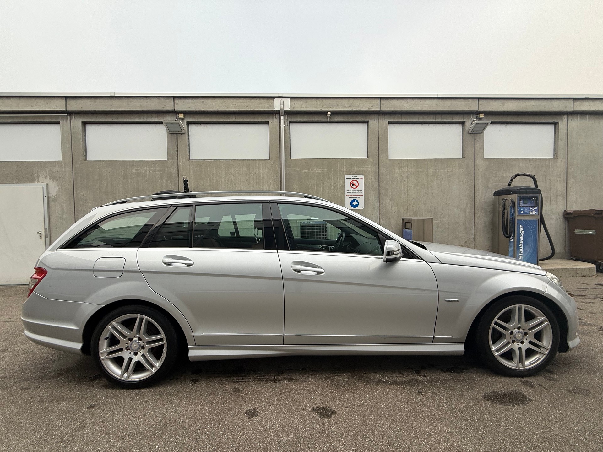 MERCEDES-BENZ C 350 CDI BlueEff. Avantgarde 4Matic 7G-Tronic *CH Fahrzeug *Frisch ab MFK *Glas-Schiebedach *Lederausstattung *Tempomat-image-3