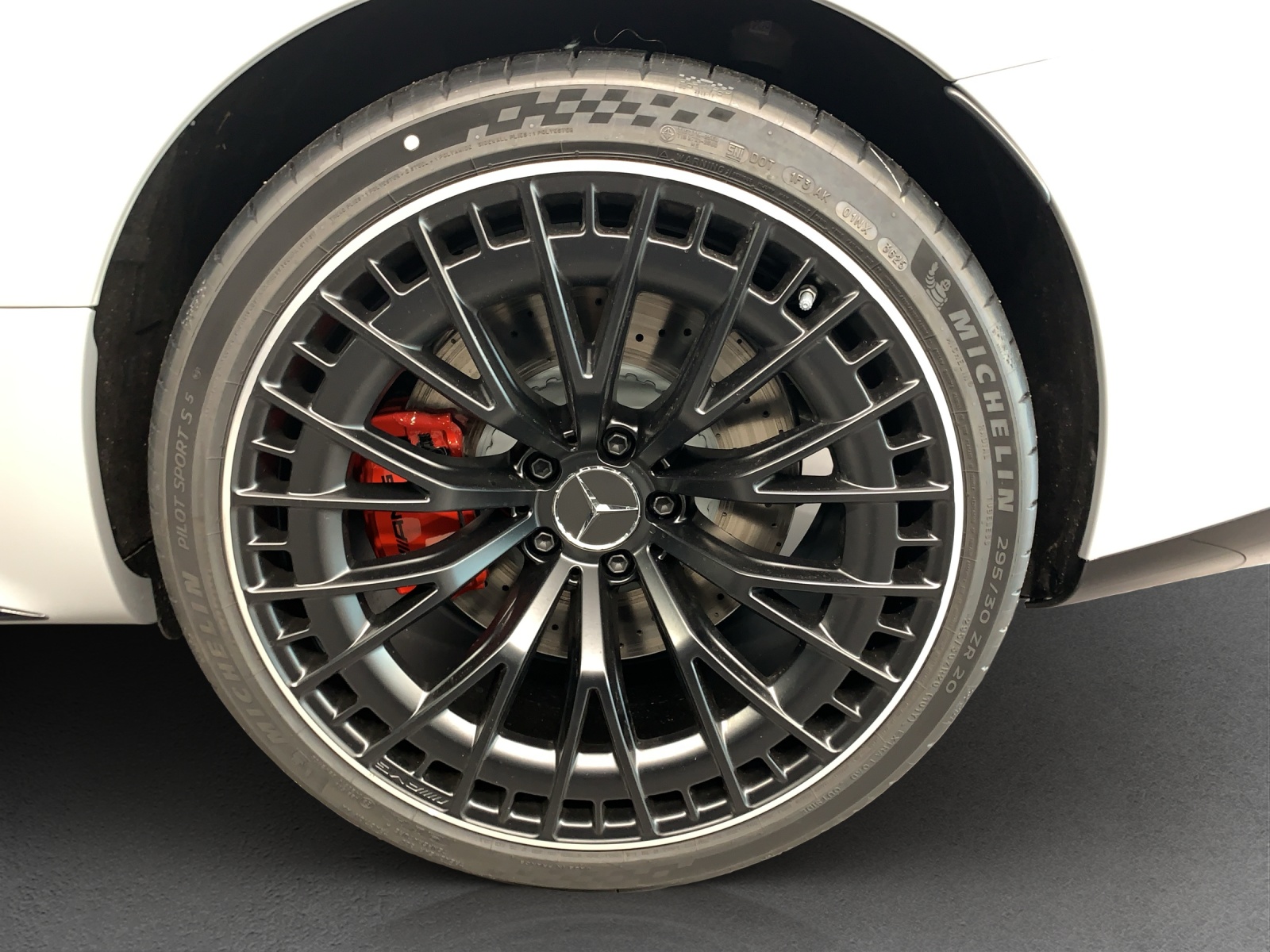 MERCEDES-BENZ CLE AMG 53 Cabrio 4Matic+ 9G-Tronic-image-12
