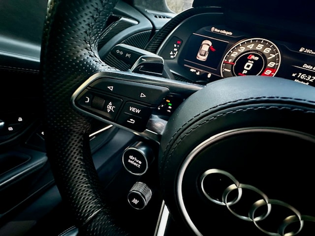 AUDI R8 Coupé performance S-Tronic-image-21