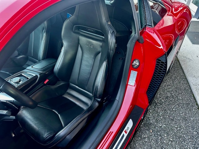 AUDI R8 Coupé performance S-Tronic-image-12