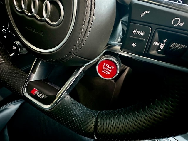 AUDI R8 Coupé performance S-Tronic-image-22
