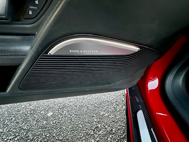 AUDI R8 Coupé performance S-Tronic-image-17