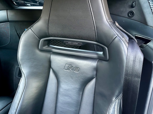 AUDI R8 Coupé performance S-Tronic-image-11