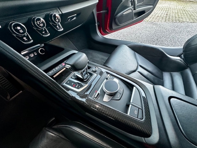 AUDI R8 Coupé performance S-Tronic-image-16