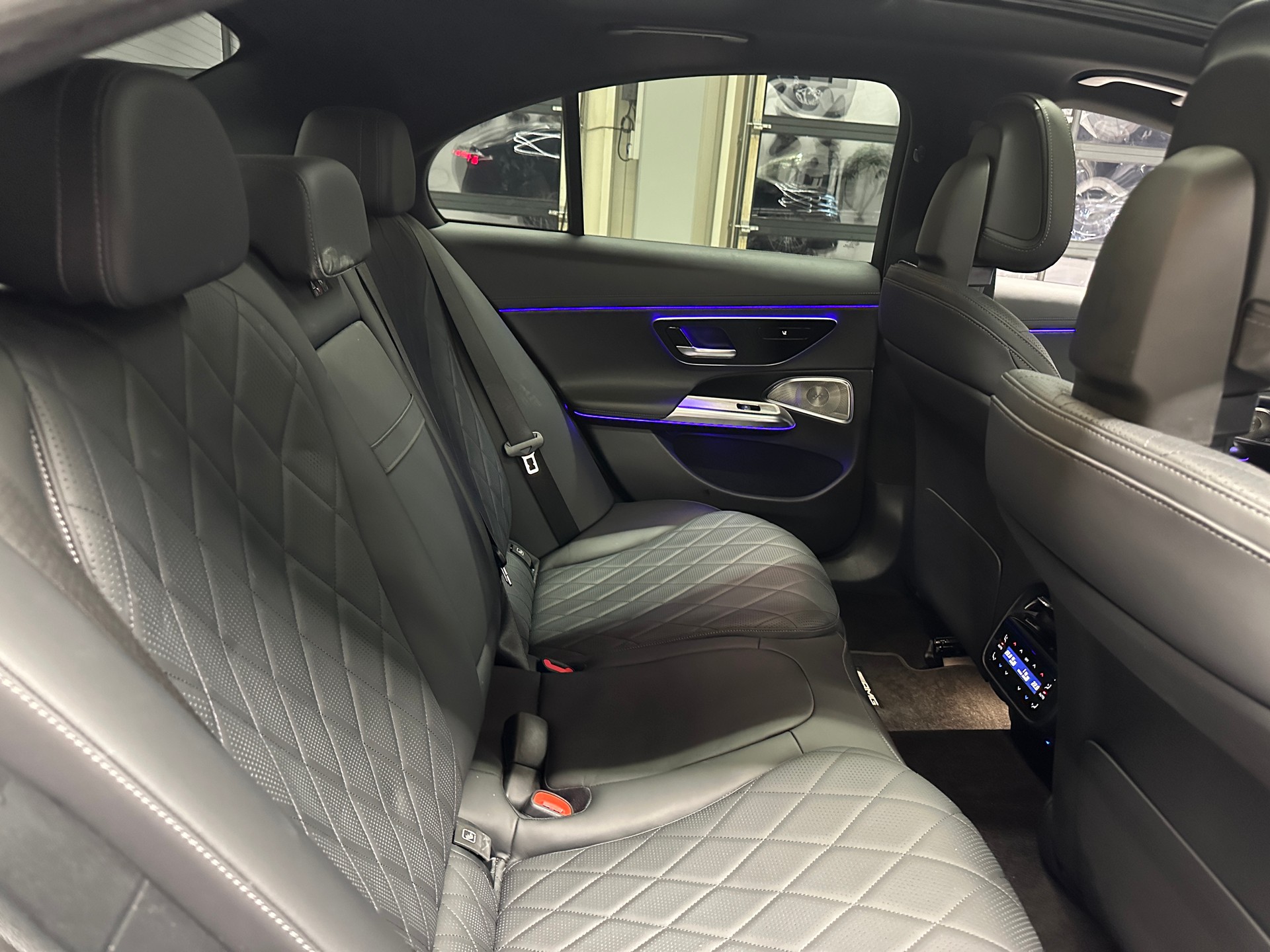 MERCEDES-BENZ E 450 AMG Line 4matic *CH-Auto*Gratis Service*MSI Garantie bis 07.27*Top Ausstattung*Sitzbelüftung*-image-17
