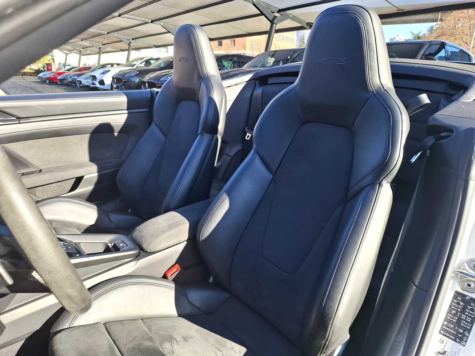 PORSCHE 911 Carrera 4 GTS Cabriolet PDK-image-4