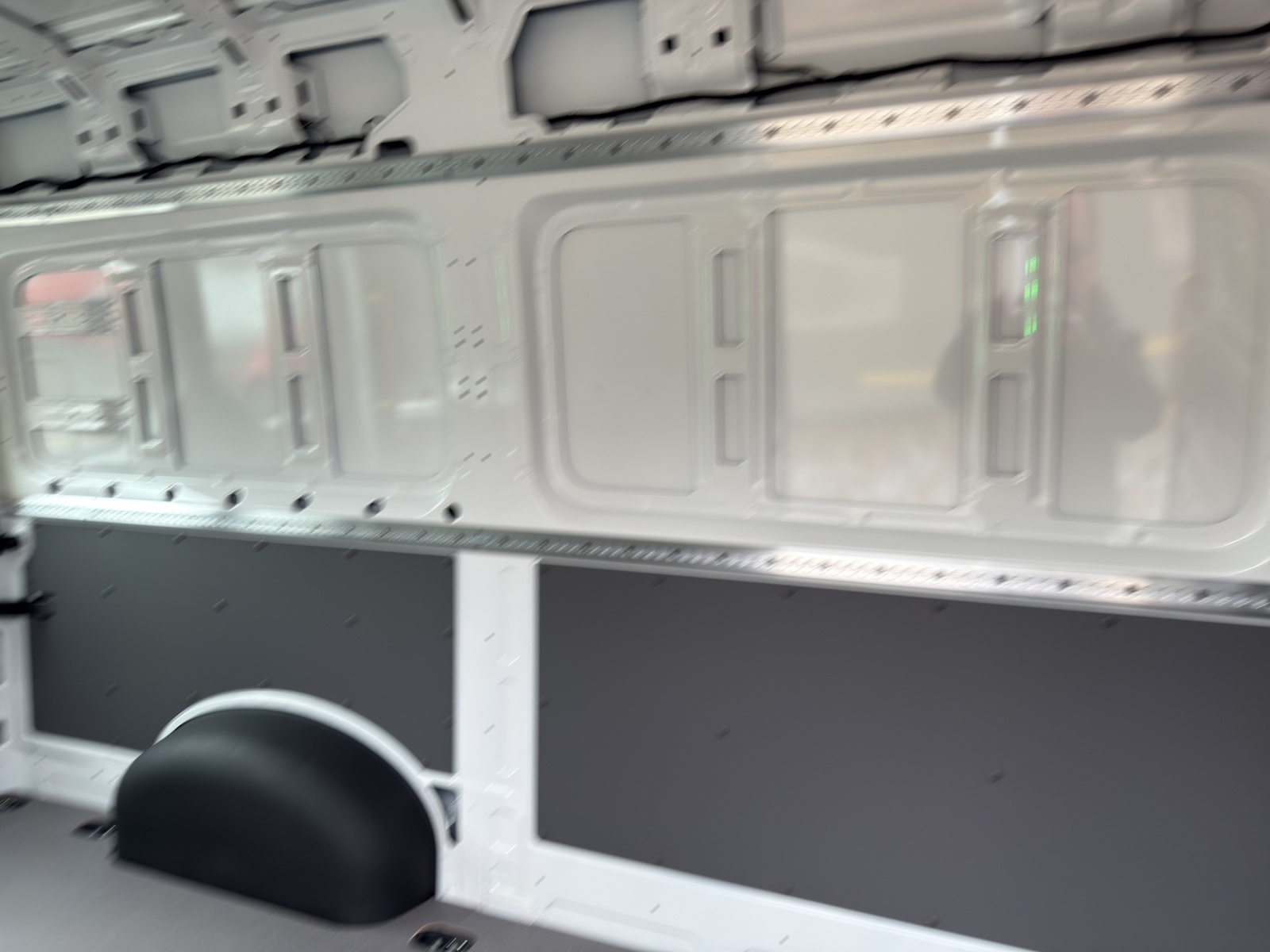 VW Crafter 35 2.0 TDI Entry L3 A-image-8