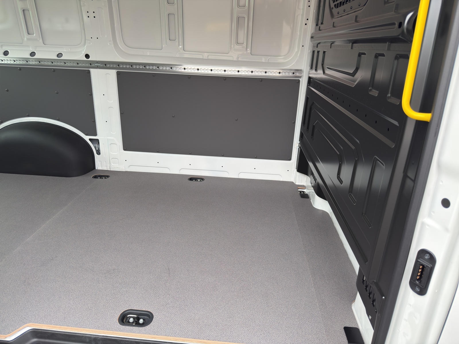 VW Crafter 35 2.0 TDI Entry L3 A-image-7