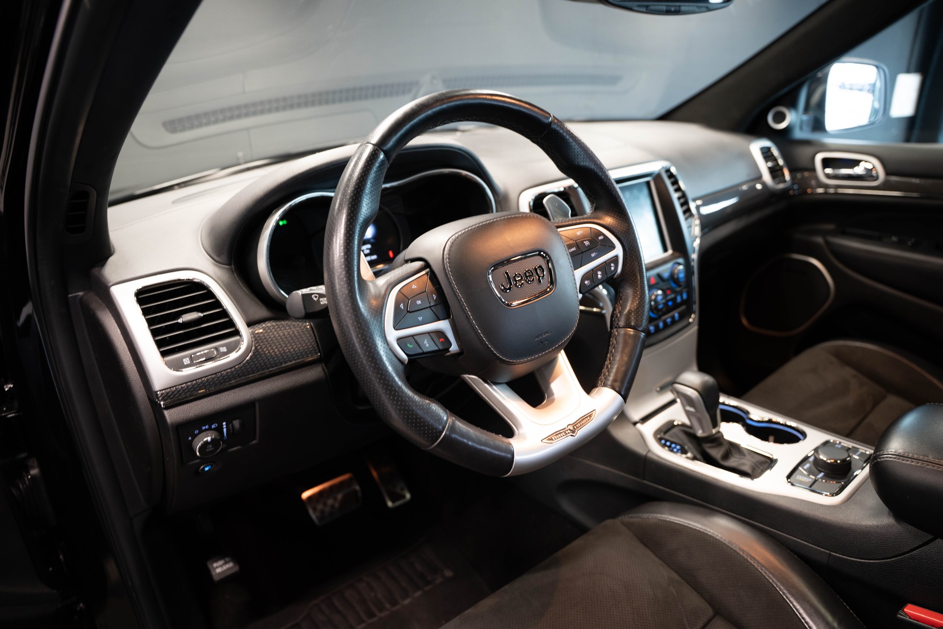 JEEP Grand Cherokee 6.2 V8 HEMI Trackhawk Automatic / CH Auto / Gratis Service / Vollausstattung /-image-8