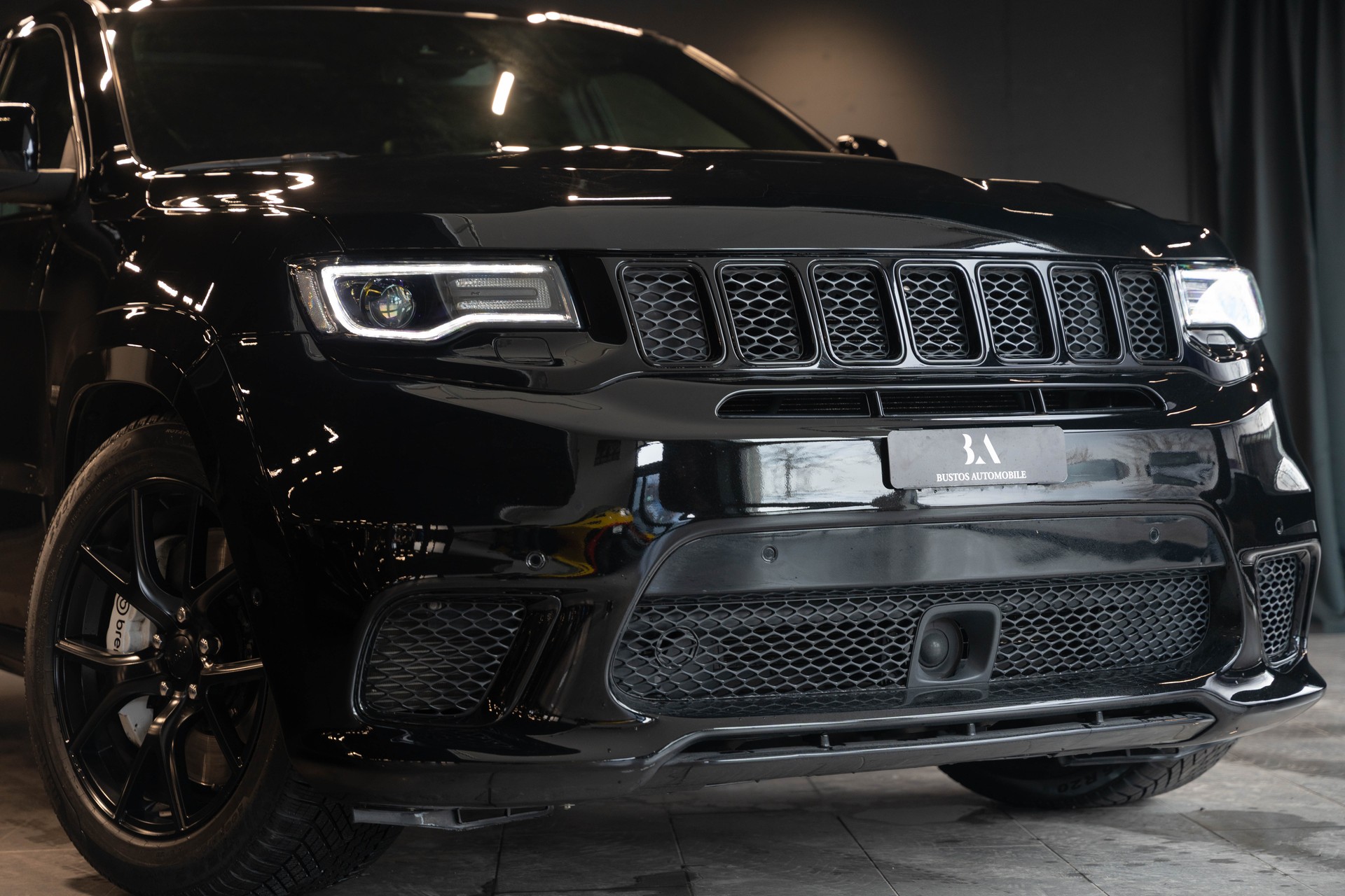 JEEP Grand Cherokee 6.2 V8 HEMI Trackhawk Automatic / CH Auto / Gratis Service / Vollausstattung /-image-1