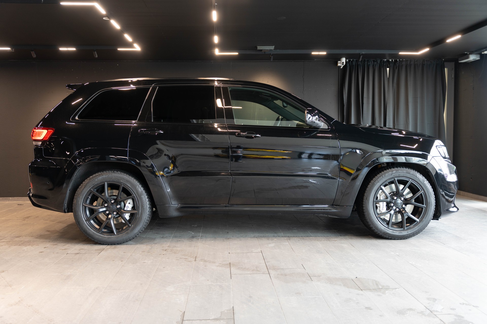 JEEP Grand Cherokee 6.2 V8 HEMI Trackhawk Automatic / CH Auto / Gratis Service / Vollausstattung /-image-2