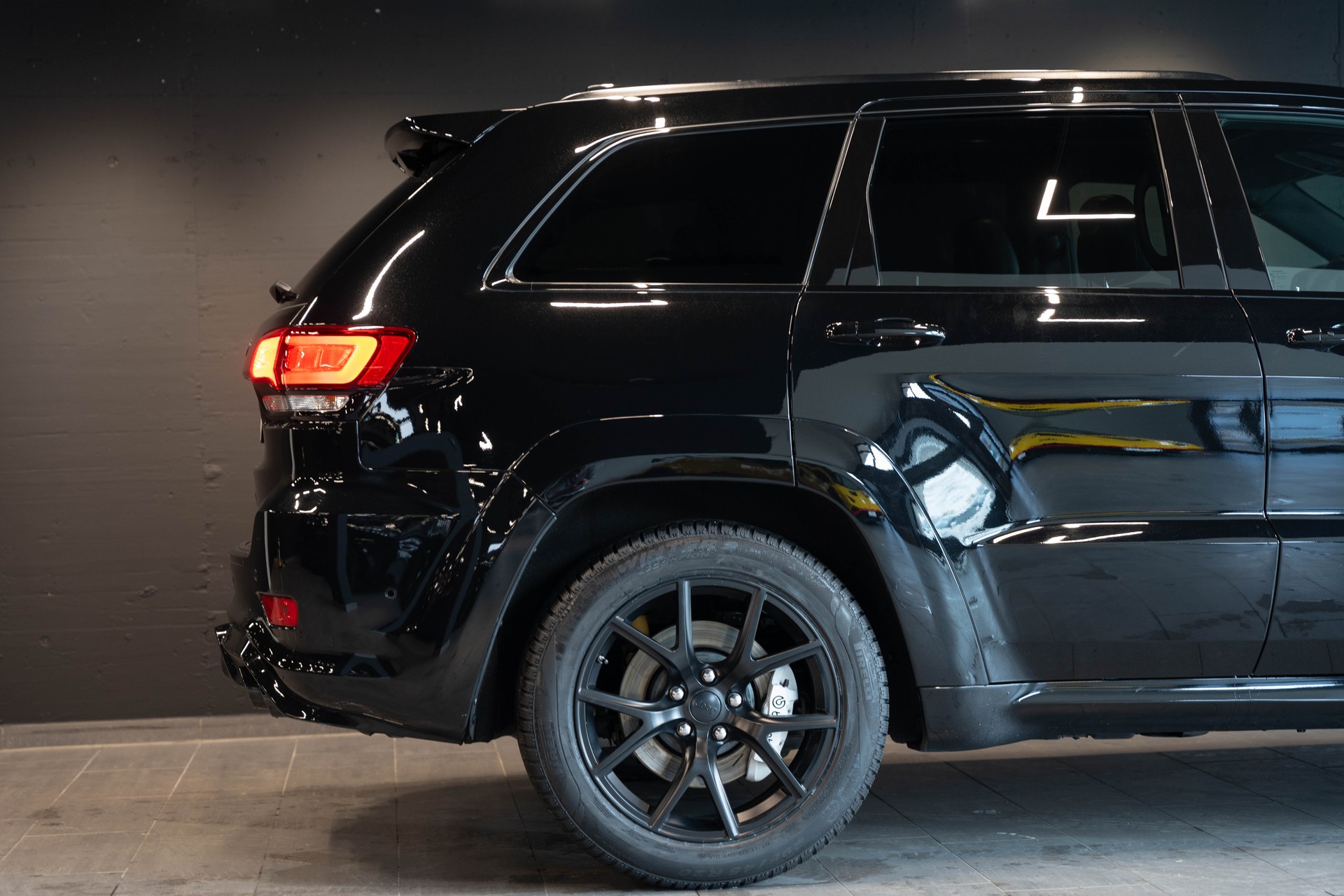 JEEP Grand Cherokee 6.2 V8 HEMI Trackhawk Automatic / CH Auto / Gratis Service / Vollausstattung /-image-4