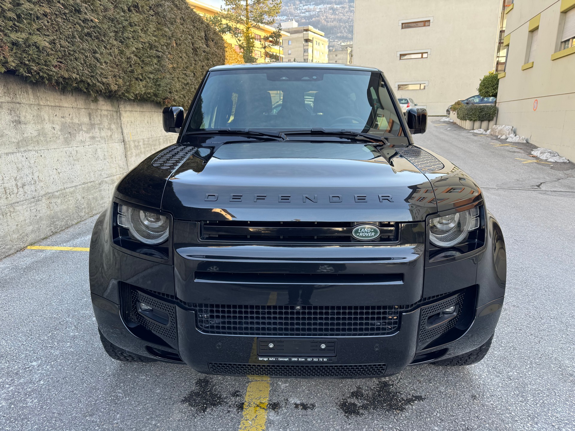 LAND ROVER Defender 90 P300 Si4 SE AT8-showroom-element-2