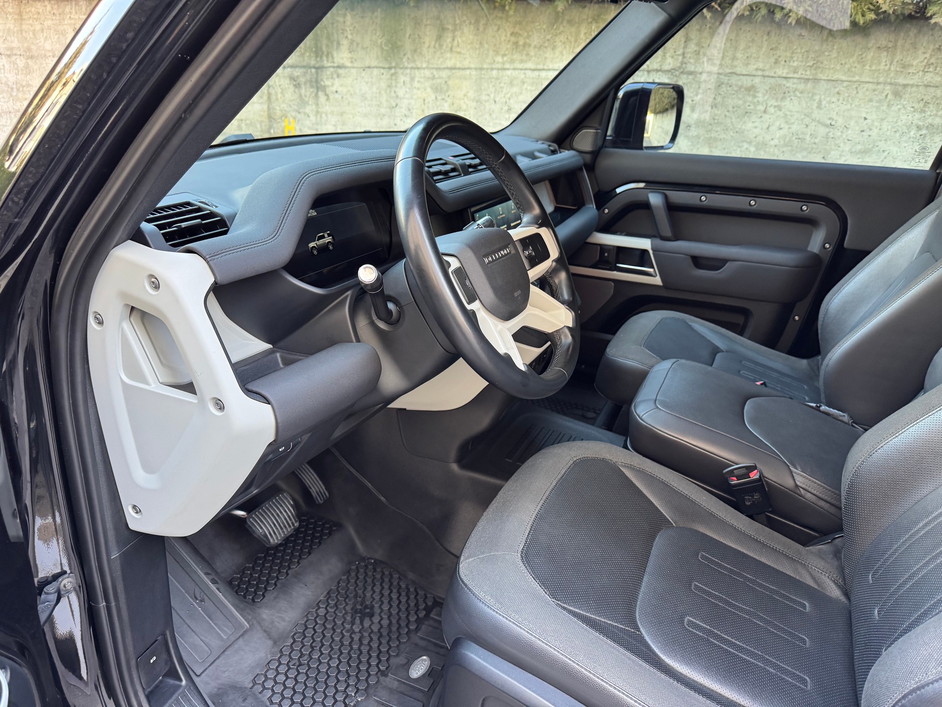 LAND ROVER Defender 90 P300 Si4 SE AT8-image-13