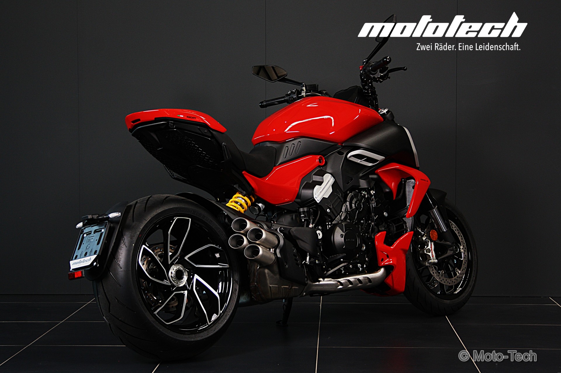 DUCATI Diavel V4 / 4 JAHRE GARANTIE-showroom-element-3