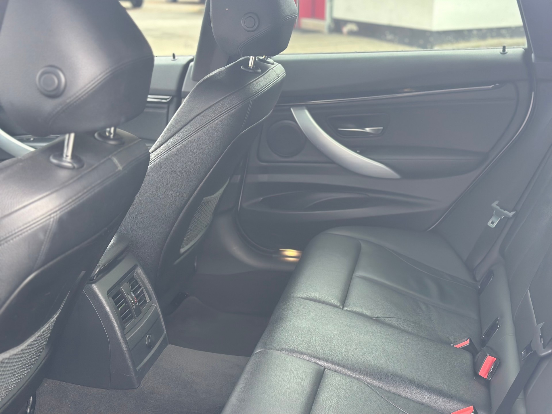 BMW 320d GT xDrive Sport Line Steptronic-image-9