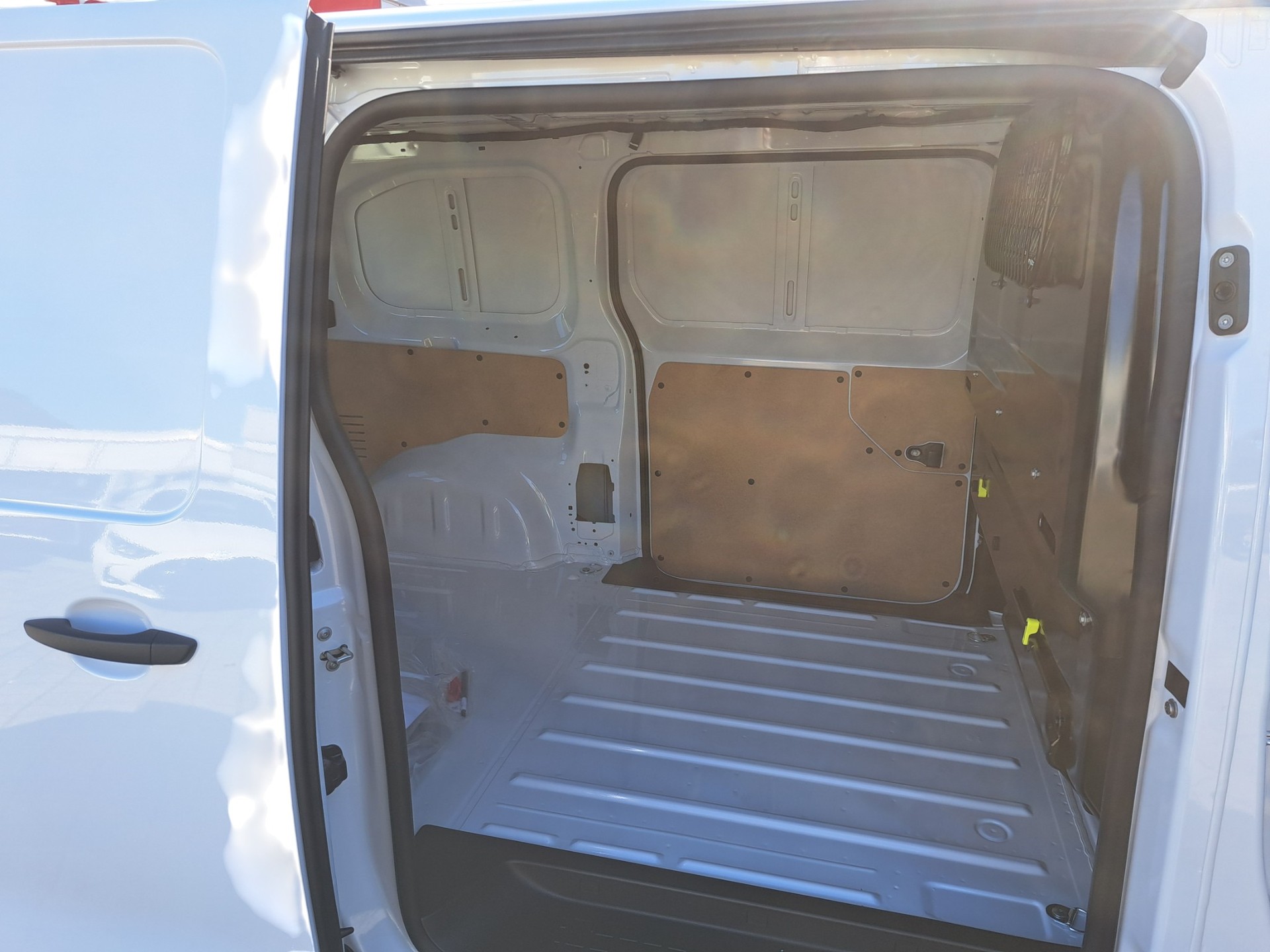 TOYOTA Proace EV 75kWh Medium Advanced-image-4