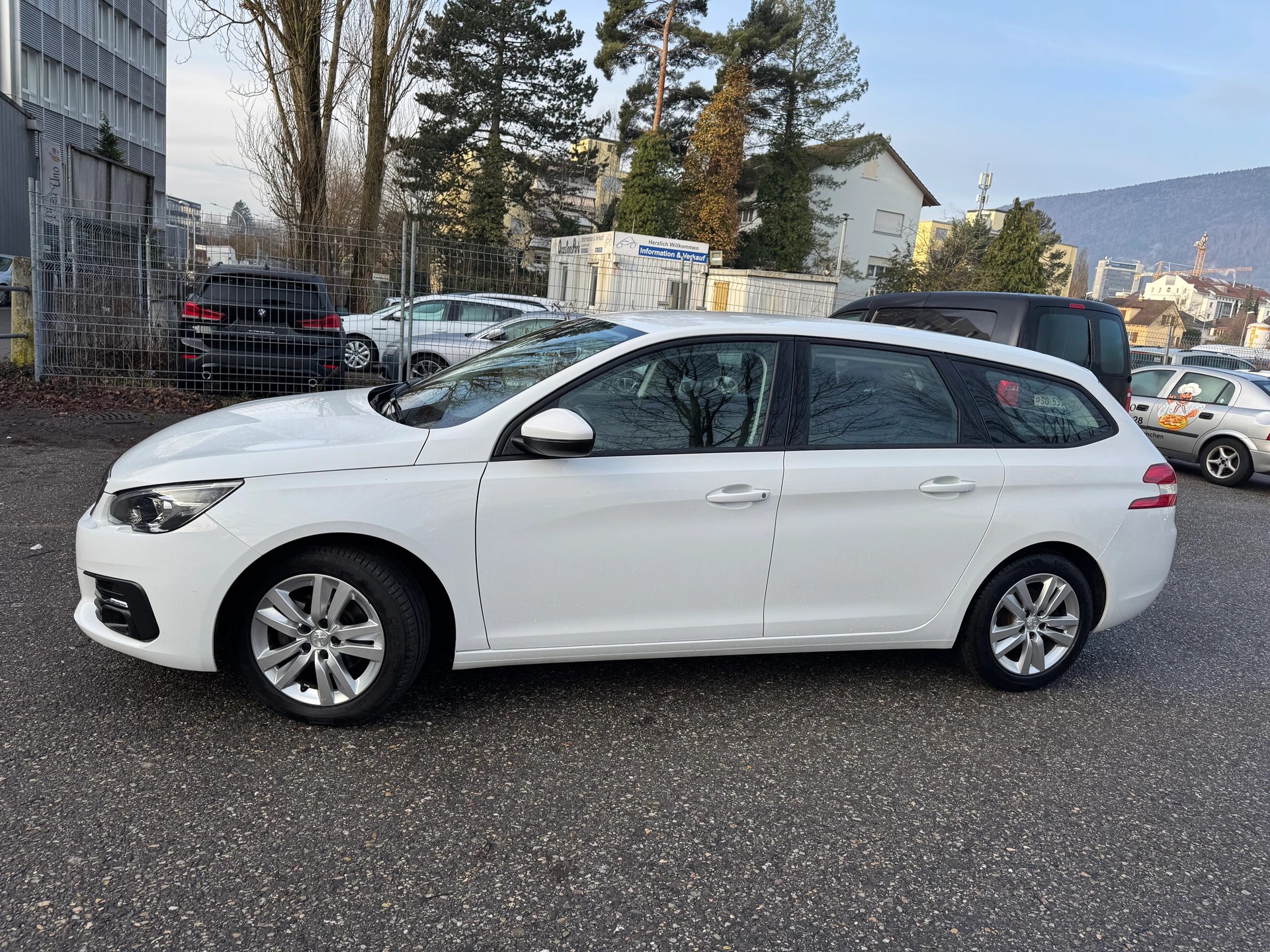 PEUGEOT 308 SW 1.5 BlueHDI Active Pack EAT8 * Gr. Navi * Klima-auto * Tempomat * PDC H * Frisch Ab MFK-image-8