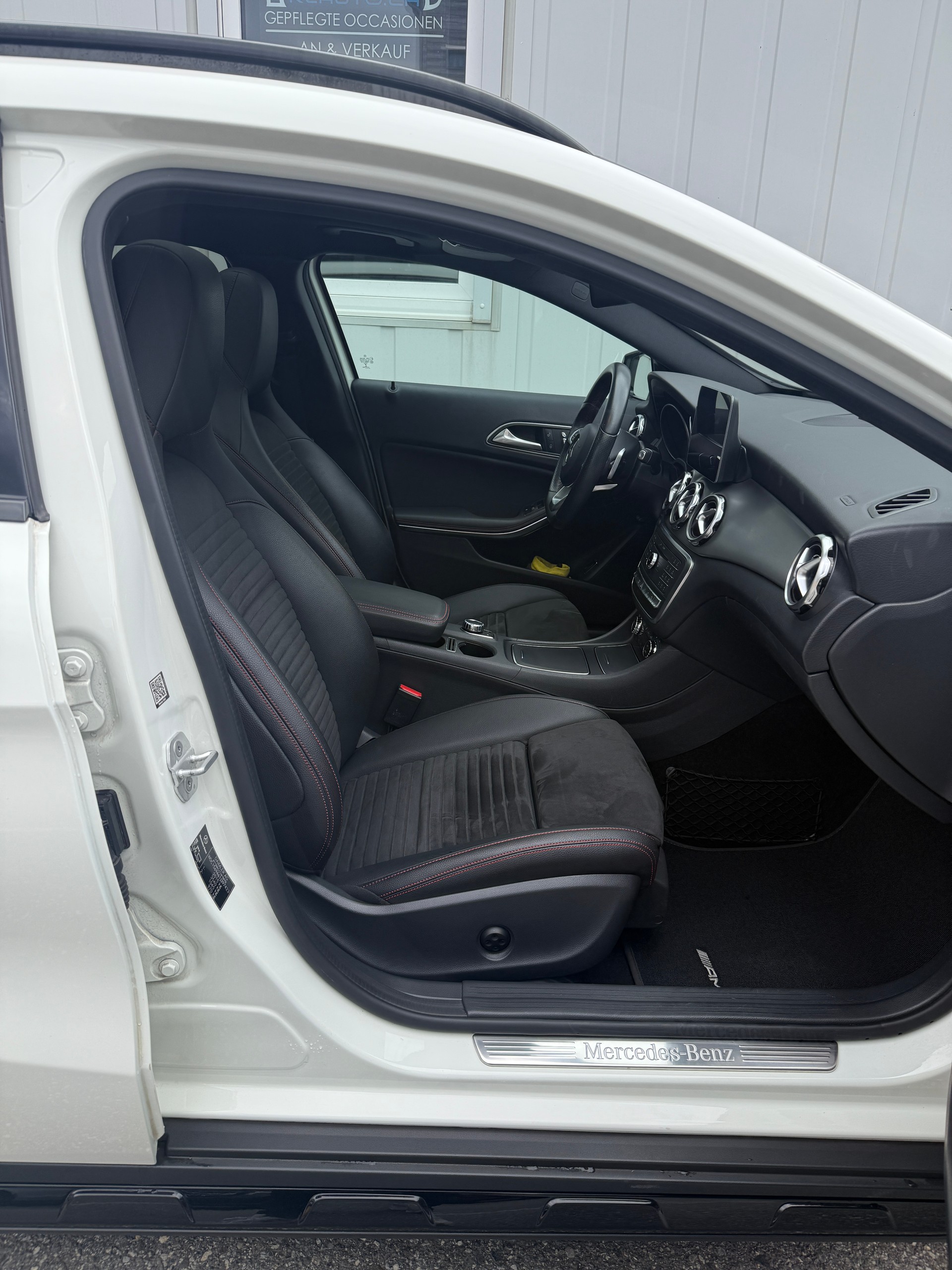 MERCEDES-BENZ GLA 250 AMG Line 4Matic 7G-DCT *TOPZUSTAND* SEHR GEPFLEGT*-image-15