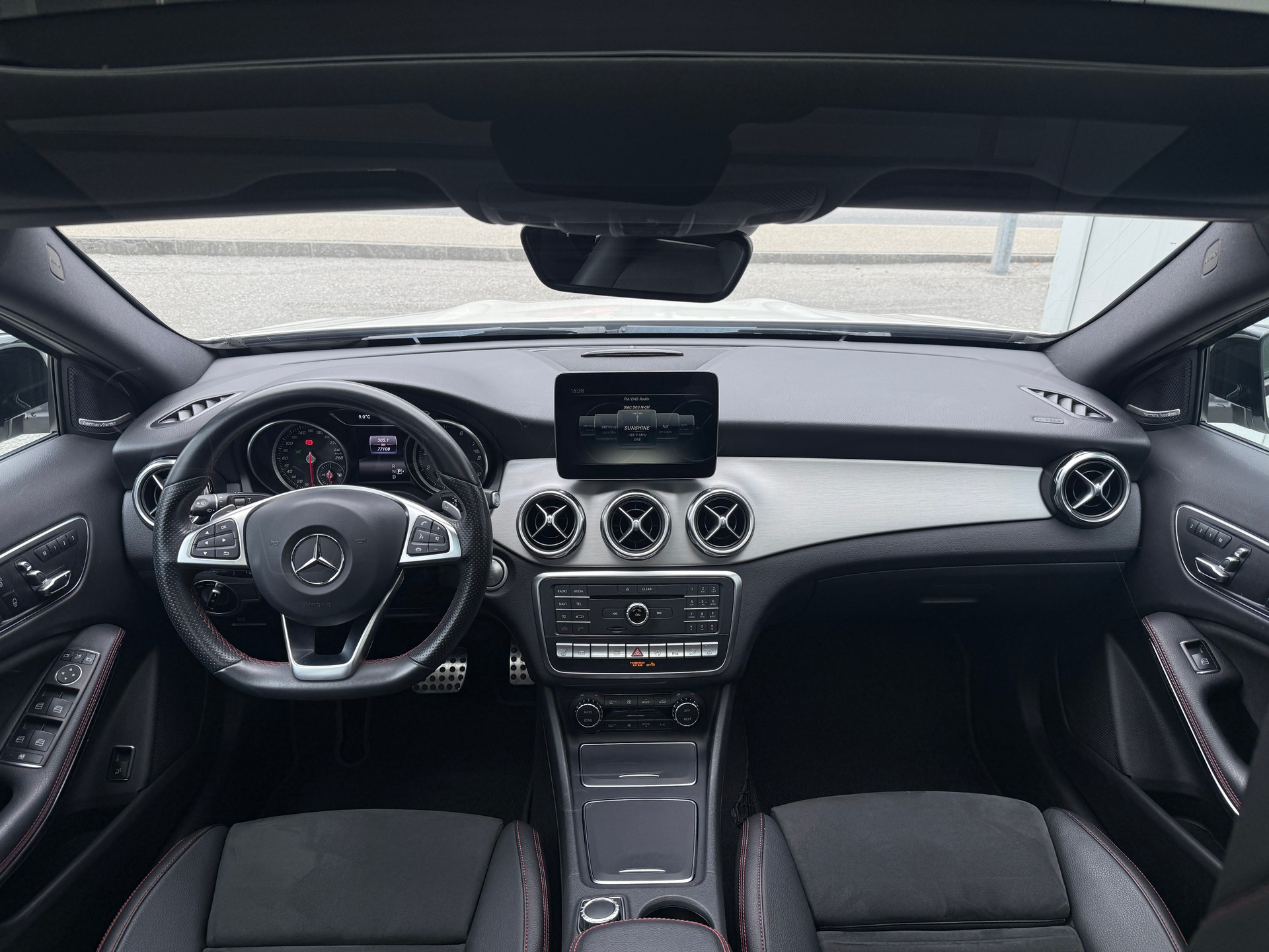 MERCEDES-BENZ GLA 250 AMG Line 4Matic 7G-DCT *TOPZUSTAND* SEHR GEPFLEGT*-image-17
