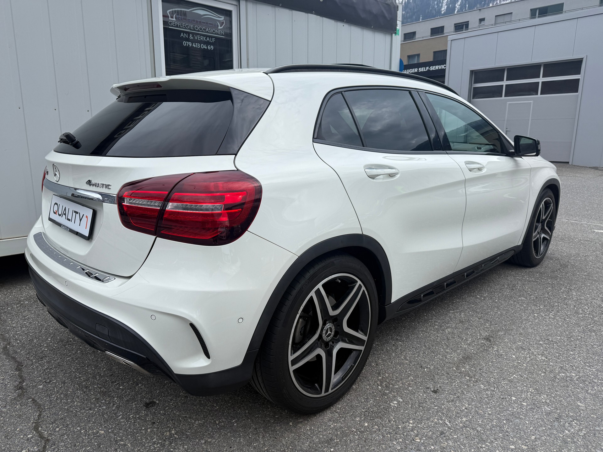 MERCEDES-BENZ GLA 250 AMG Line 4Matic 7G-DCT *TOPZUSTAND* SEHR GEPFLEGT*-showroom-element-3