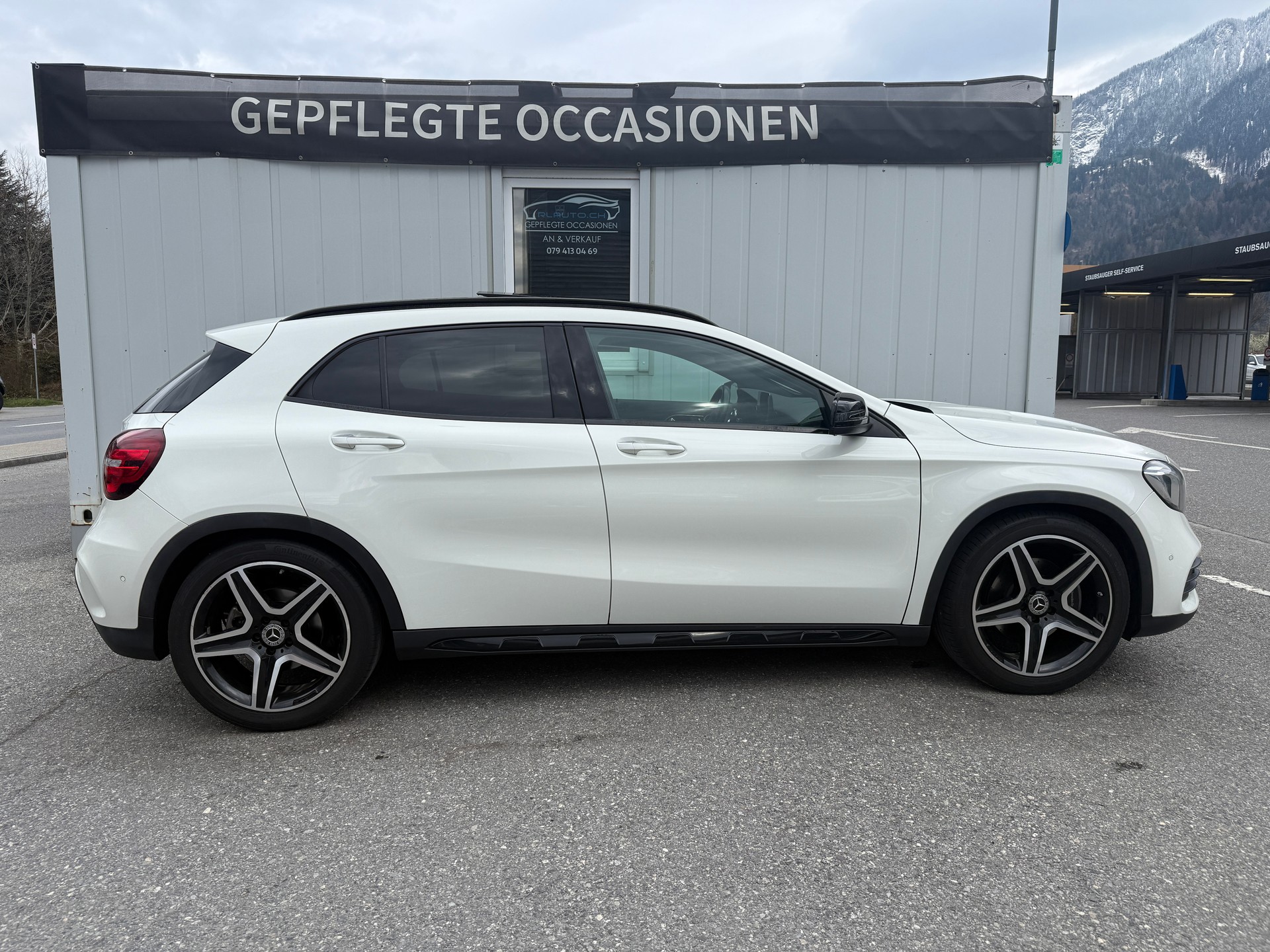 MERCEDES-BENZ GLA 250 AMG Line 4Matic 7G-DCT *TOPZUSTAND* SEHR GEPFLEGT*-showroom-element-2