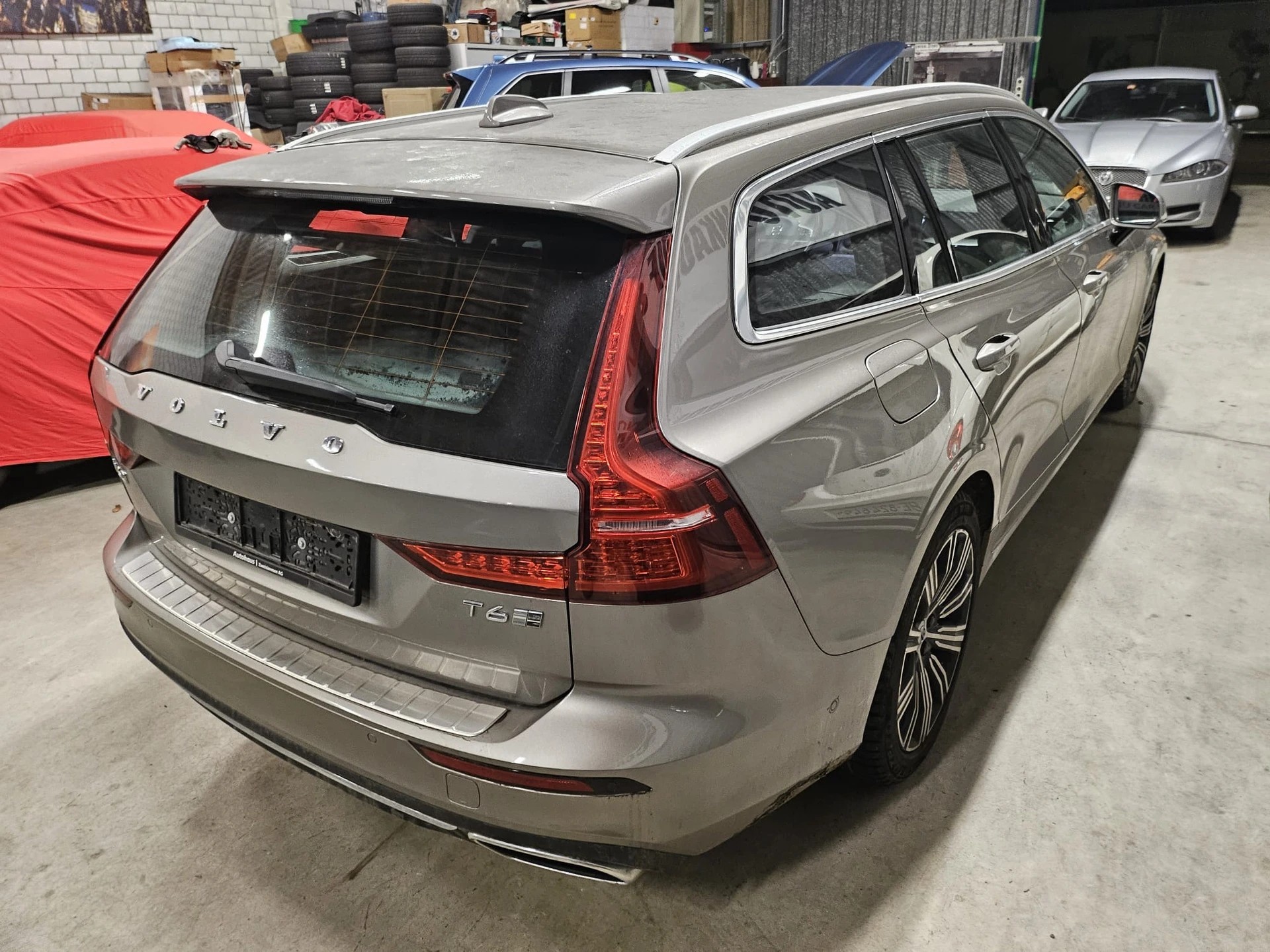 VOLVO V60 T6 eAWD Inscription, 253 PS- Hybrid/Benzin-image-13