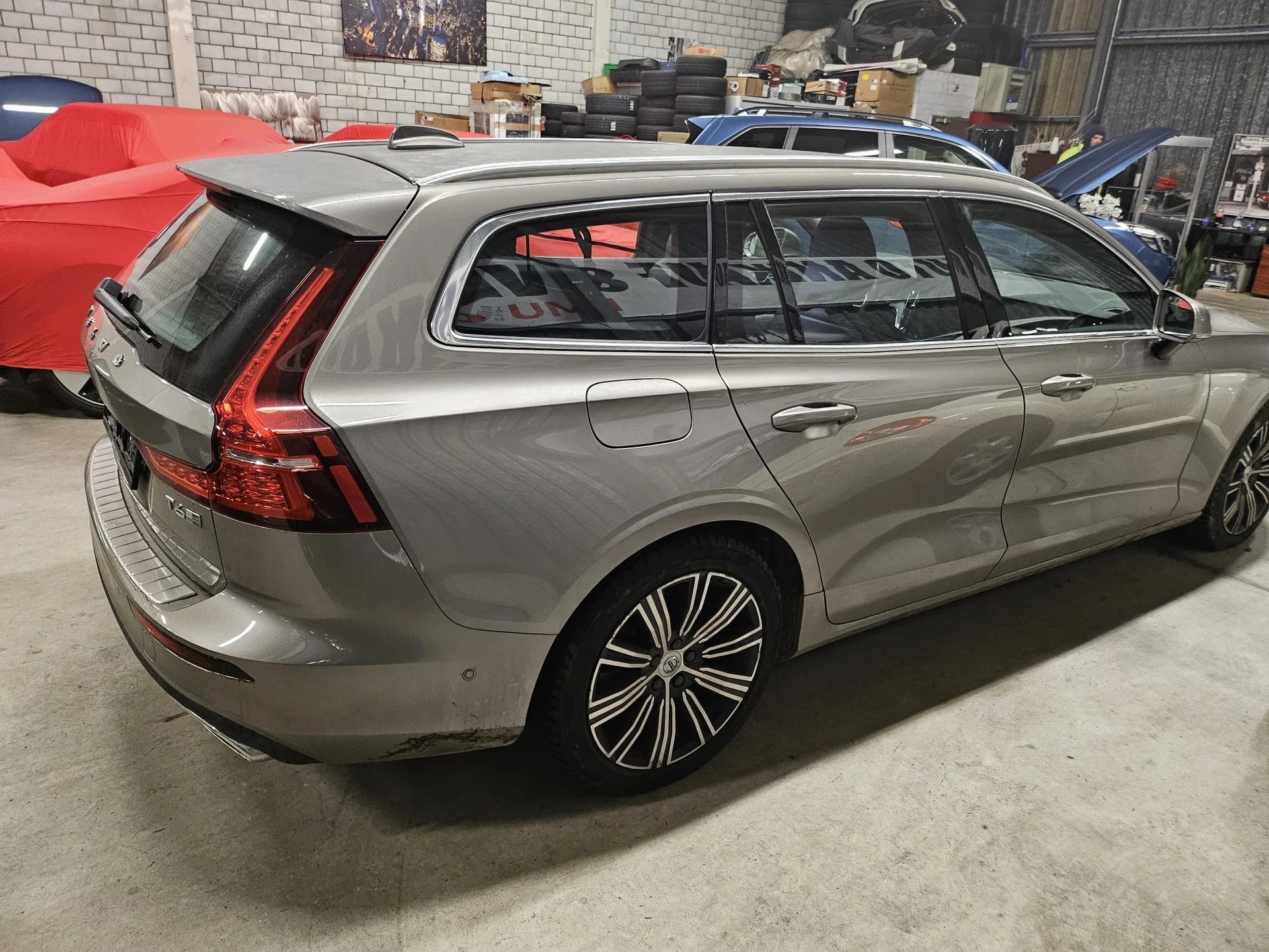 VOLVO V60 T6 eAWD Inscription, 253 PS- Hybrid/Benzin-image-6