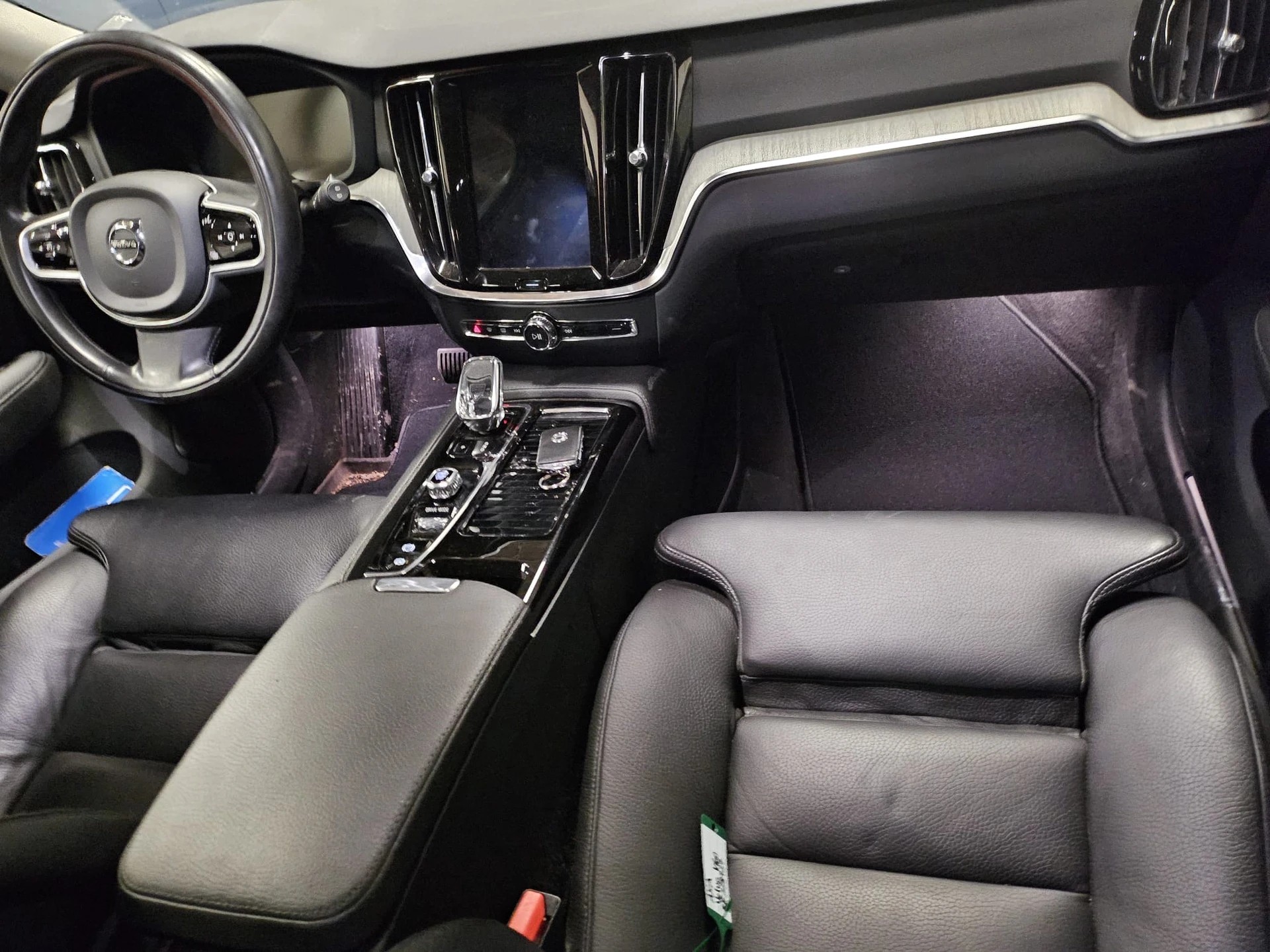 VOLVO V60 T6 eAWD Inscription, 253 PS- Hybrid/Benzin-image-8
