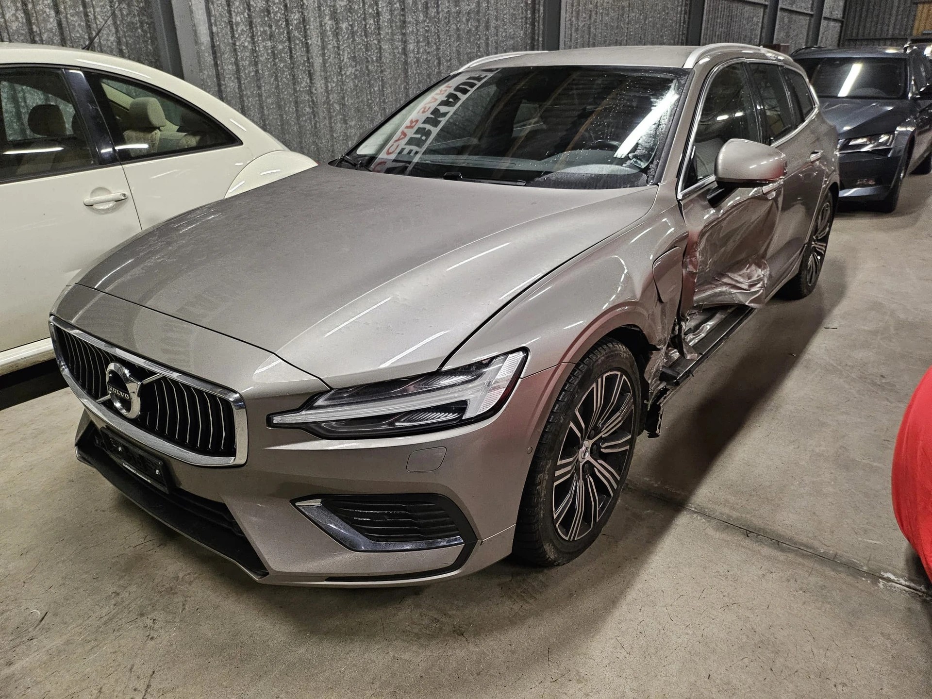 VOLVO V60 T6 eAWD Inscription, 253 PS- Hybrid/Benzin-image-3