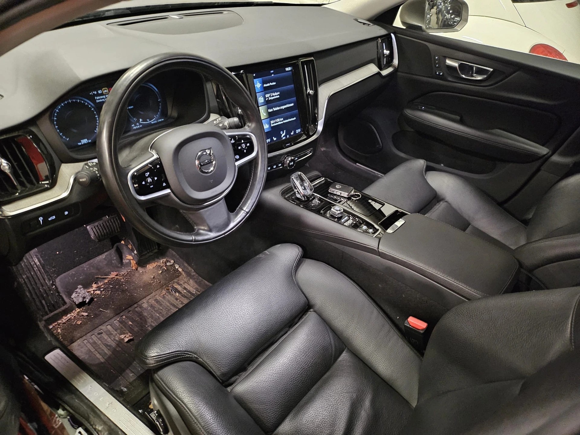 VOLVO V60 T6 eAWD Inscription, 253 PS- Hybrid/Benzin-image-9