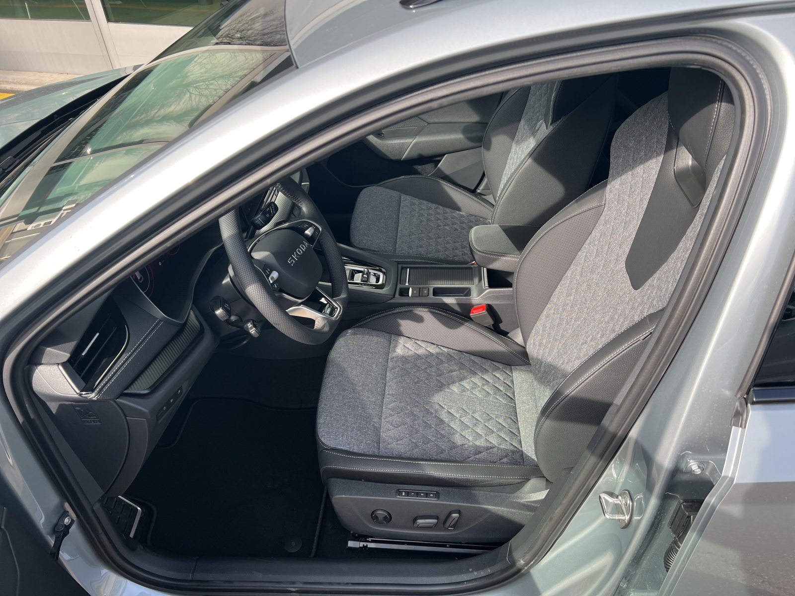 SKODA Octavia Combi 2.0 TSI DSG Dynamic 4x4-image-5