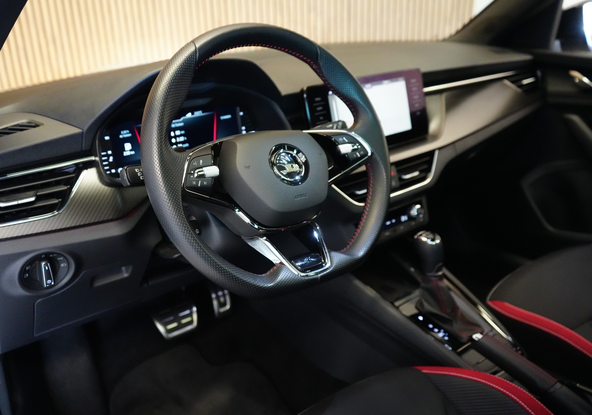 SKODA Kamiq 1.5 TSI ACT Monte Carlo DSG-image-9
