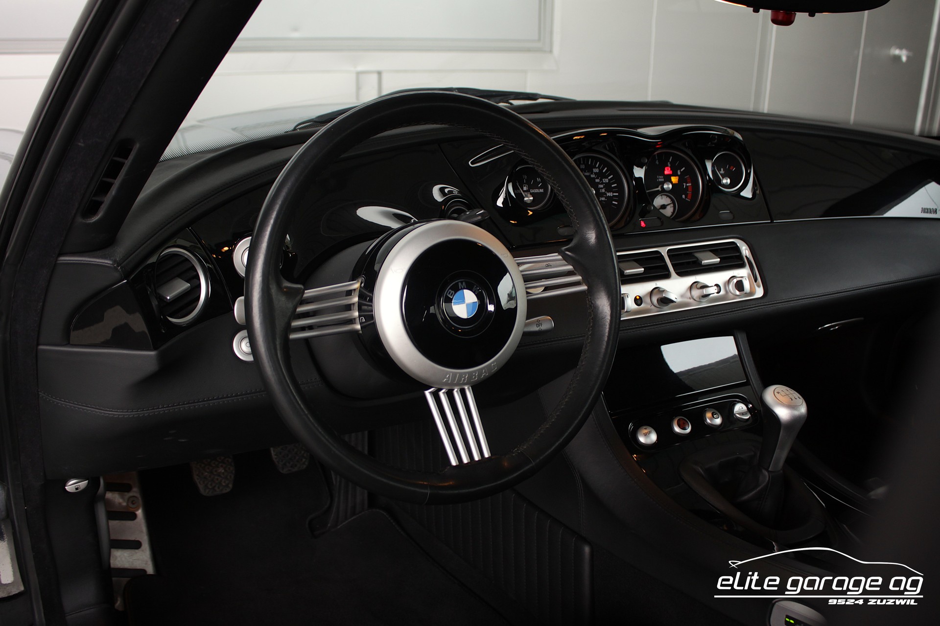 BMW Z8 Roadster-image-14
