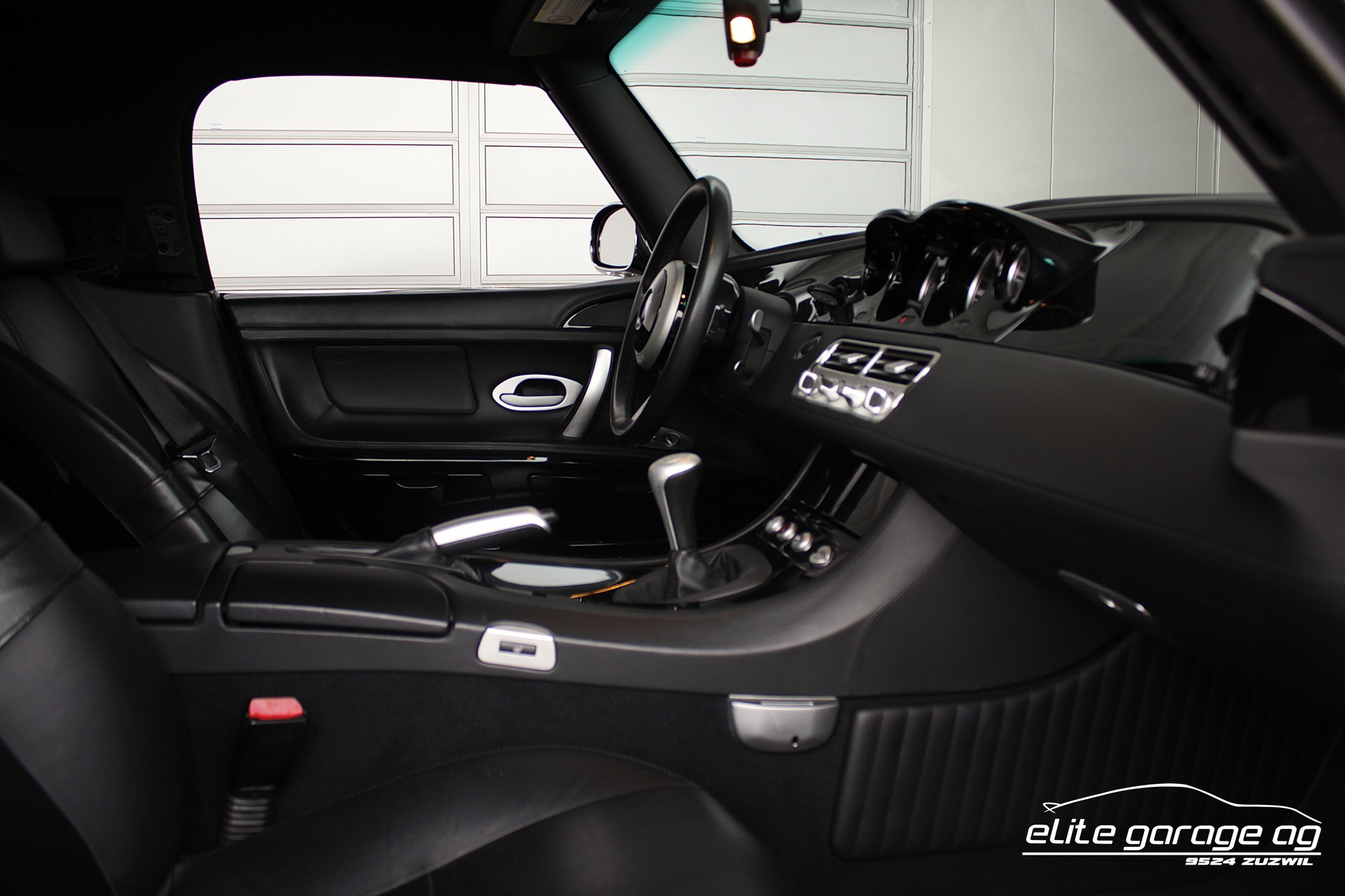 BMW Z8 Roadster-image-15