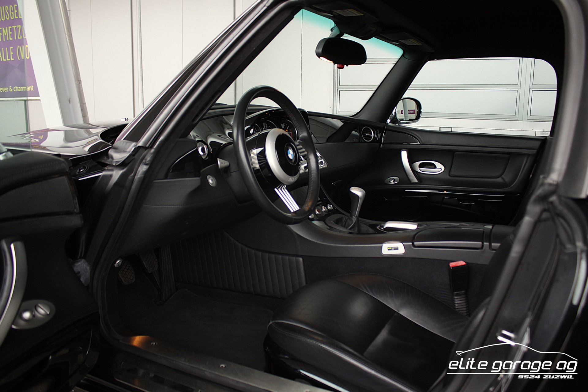 BMW Z8 Roadster-image-13