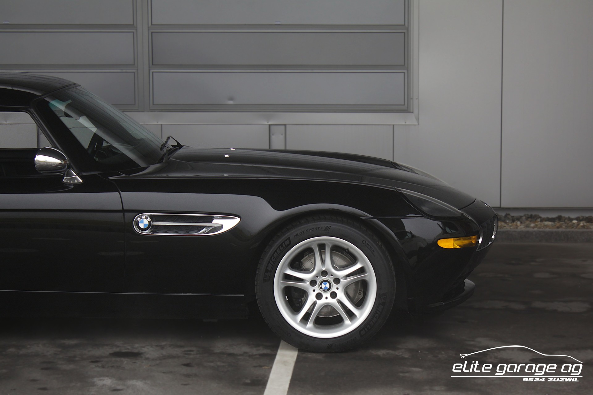 BMW Z8 Roadster-image-9