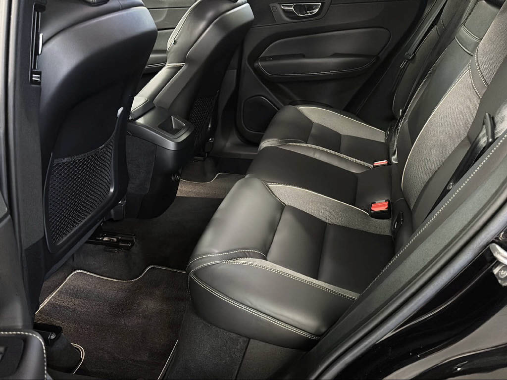 VOLVO XC60 2.0 T5 R-Design AWD-image-11