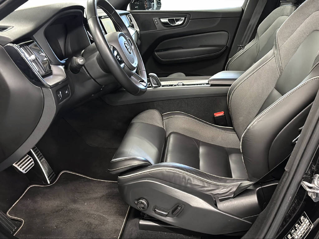 VOLVO XC60 2.0 T5 R-Design AWD-image-10