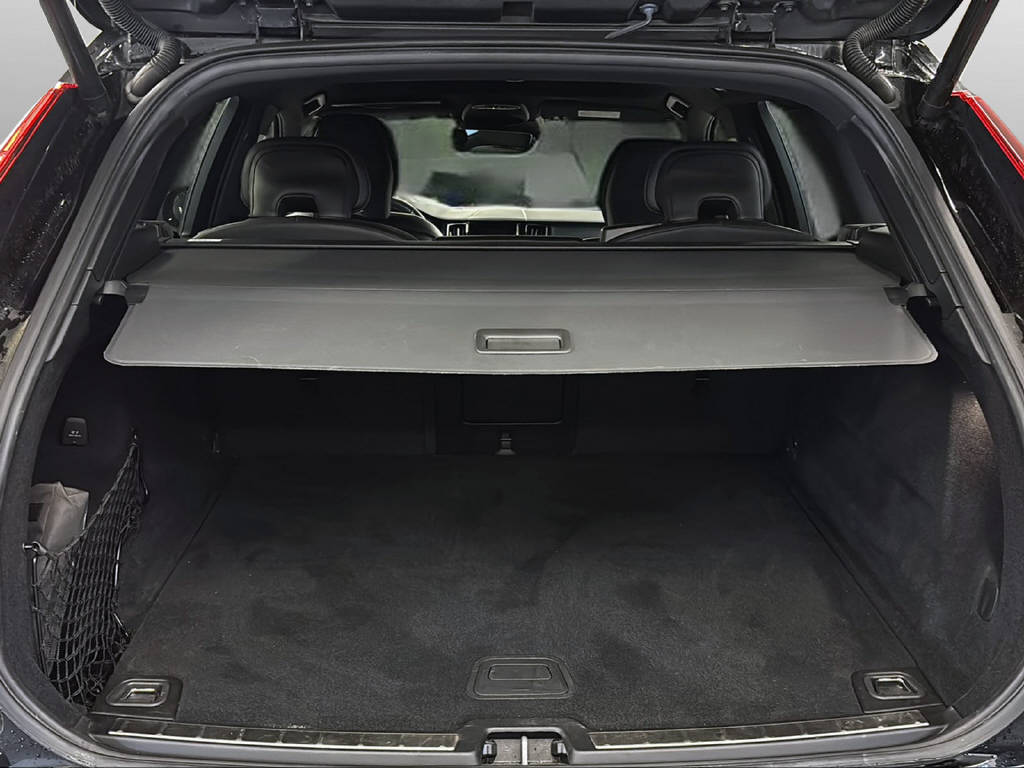 VOLVO XC60 2.0 T5 R-Design AWD-image-12
