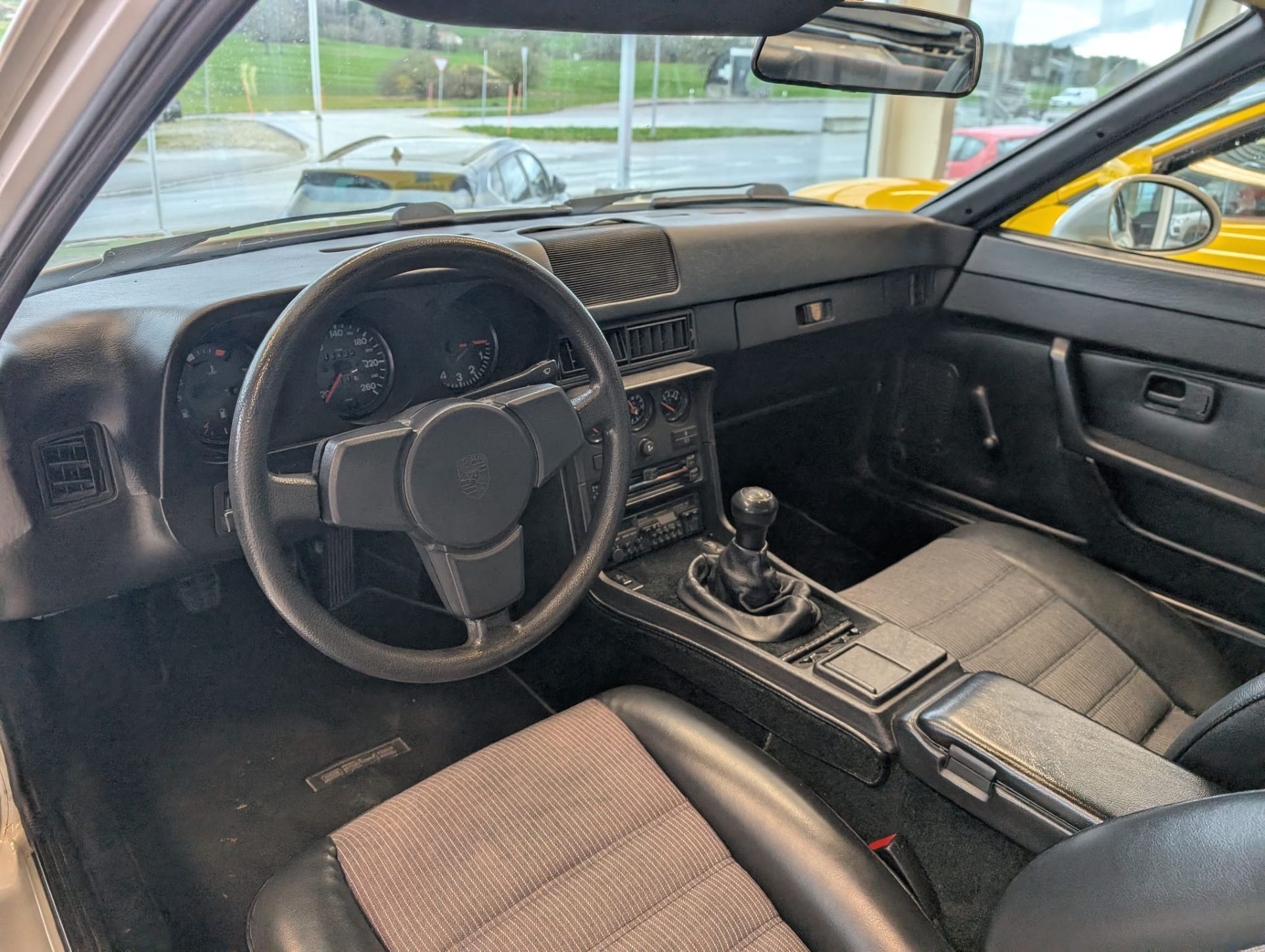 PORSCHE 924 S-image-8