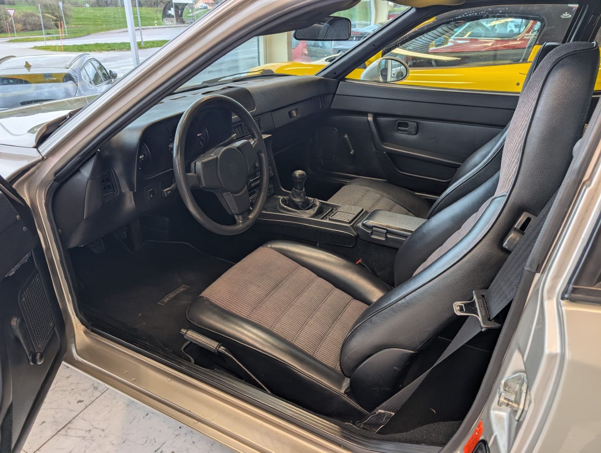 PORSCHE 924 S-image-9