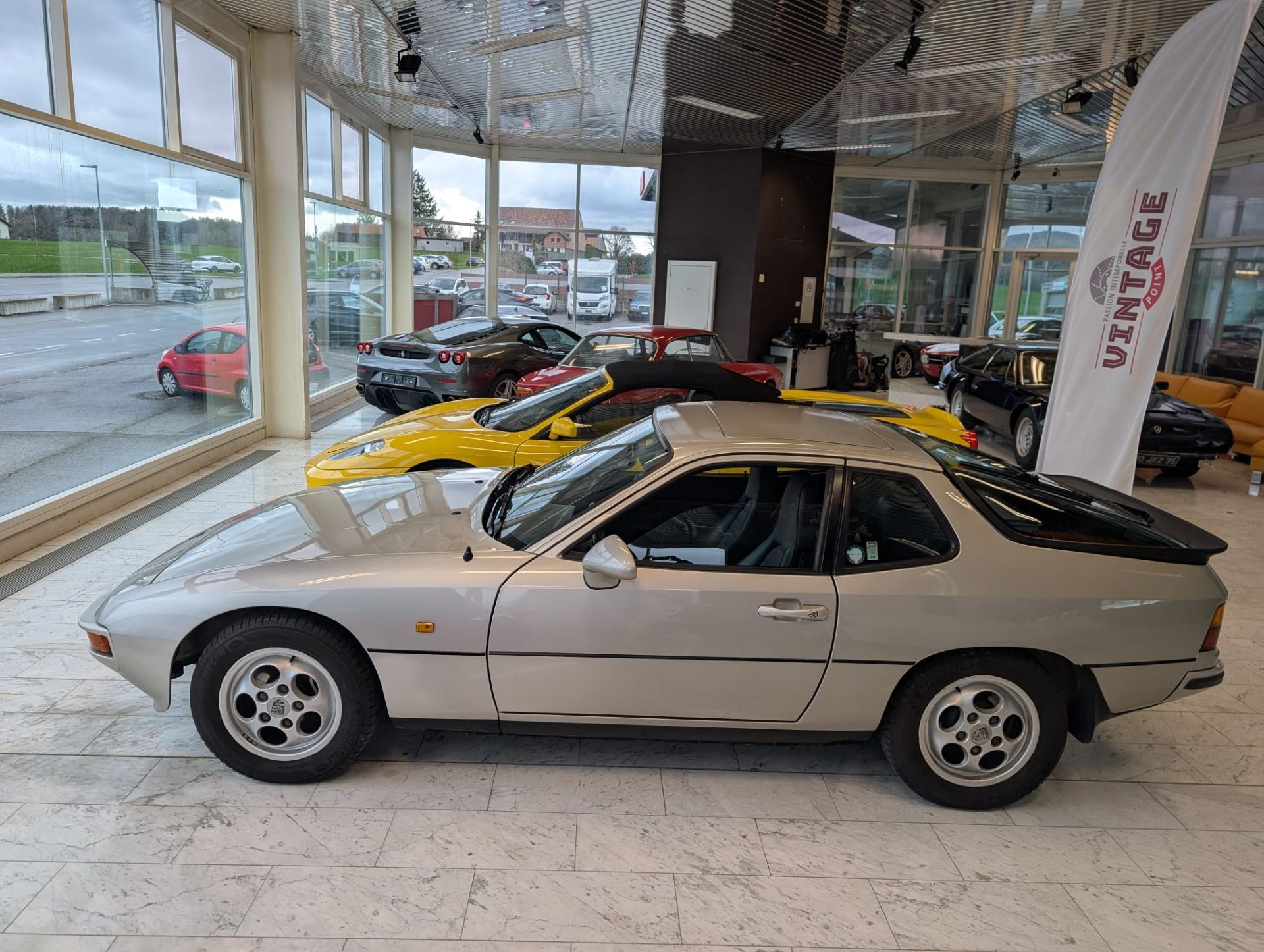 PORSCHE 924 S-image-5