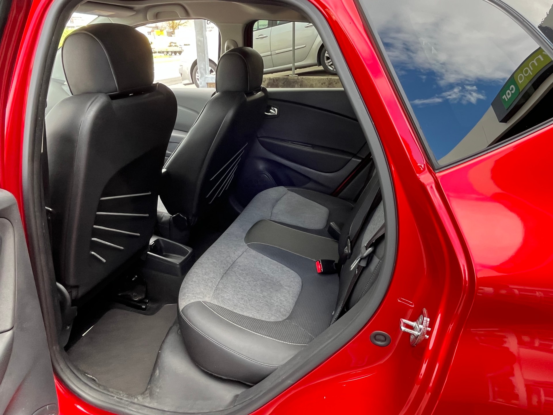 RENAULT Captur 1.2 T 16V Intens+++FRISCH AB MFK+++-image-11