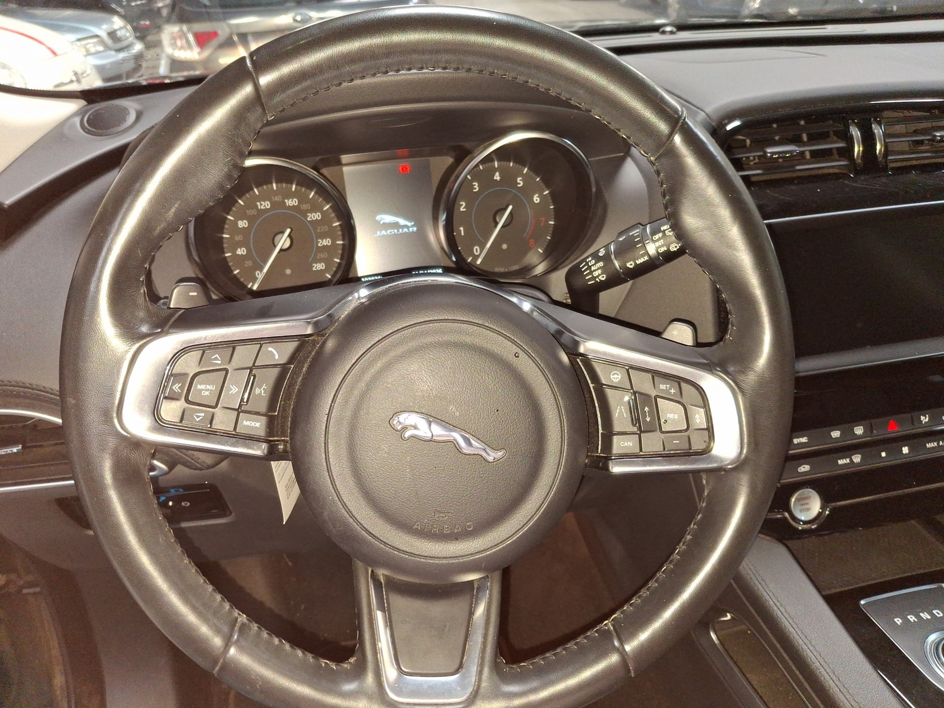 JAGUAR F-Pace 25d Prestige AWD Automatik-image-13